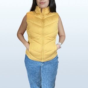 Aeropostale Puffer Quilted Vest in Yellow, Size XS